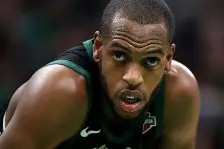 3377官网-密尔沃基雄鹿迎NBA季后赛关键赛，今夜篮板制胜，质疑声仍在，球探报告显示潜力