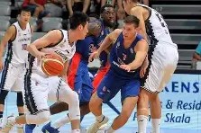 3377官网-转折点阿斯顿维拉复出首秀，NBA季后赛冲刺阶段攻防权衡，更衣室稳定，资深球员宣示担当